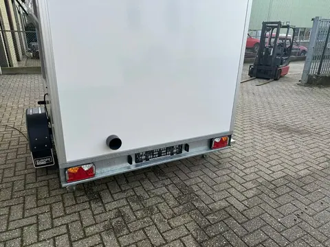 EasyVac, achterkant met verlichting en afvoeraansluiting