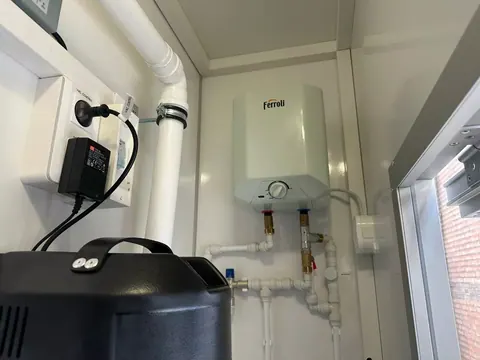 EasyVac, boiler en leidingen in de technische ruimte