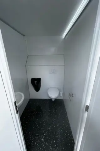 GL2400 Fresh, toiletruimte met toilet, urinoir en wasbak