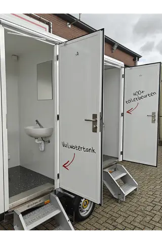 GL2800 Solar, open deuren van dichtbij