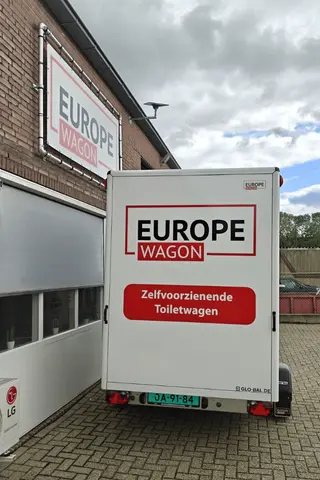 GL2800 Solar, achterkant bij een bedrijfspand