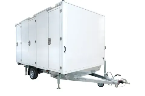 GL4200 3x Bad, trailer met meerdere compartimenten vastgezet op steunpoten