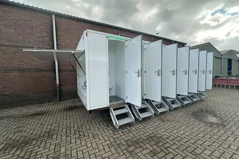 GL7000 14-0-4 WB, zijkant met open deuren voor een bedrijfspand