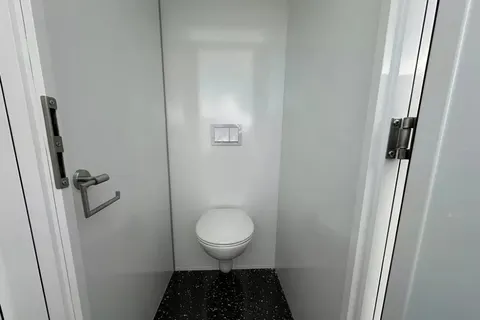 GL7000 14-0-4 WB, toilet in een cabine
