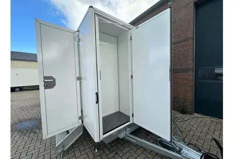 GL7000 14-0-4 WB, twee open cabinedeuren