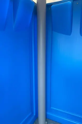 MTM blauw, binnenkant met de ventilatiepijp