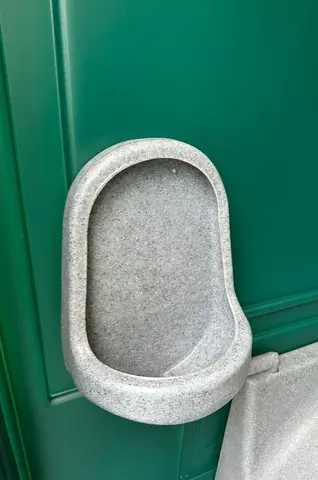 MTM donkergroen, urinoir en toilet in de cabine