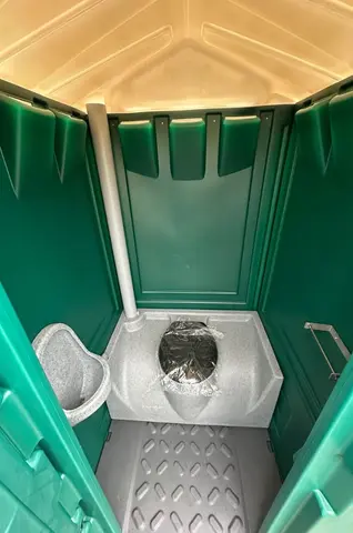 MTM donkergroen, interieur van de groene cabine