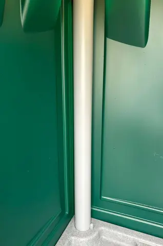 MTM donkergroen, binnenkant van de groene cabine