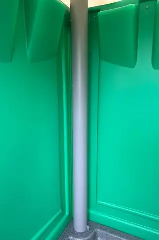 MTM lichtgroen, binnenkant met de ventilatiepijp
