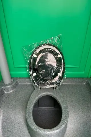 MTM lichtgroen, toilet met open bril