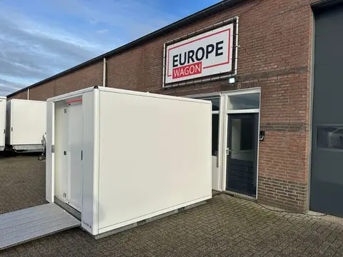 MIVA-toiletcontainer, voor een bakstenen loods met zichtbaar interieur