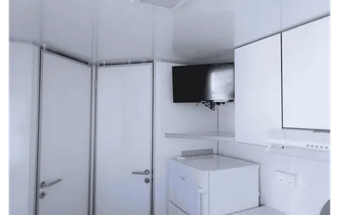 Mobiele woonunit 660 2A, tv en keuken
