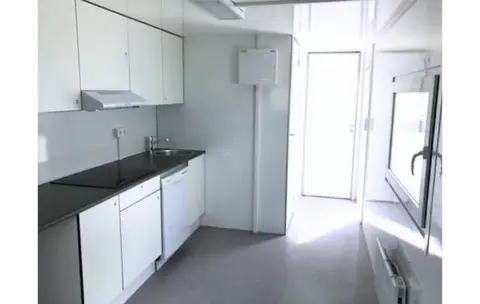 Mobiele woonunit 730 Flex, keukenblok en raam