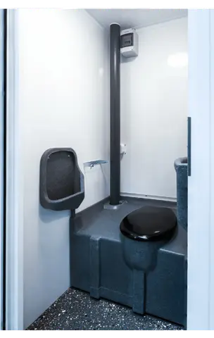 Polar Baltic, toilet en urinoir