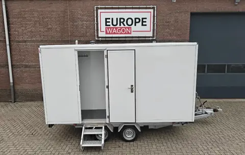 Schaftwagen met spoeltoilet, schuin achteraanzicht