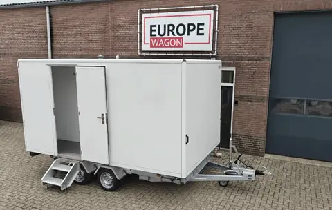 Schaftwagen met spoeltoilet, schuin vooraanzicht