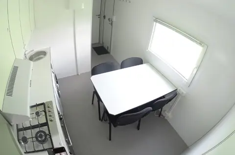 Mobiele woonunit DL730, tafel en keuken