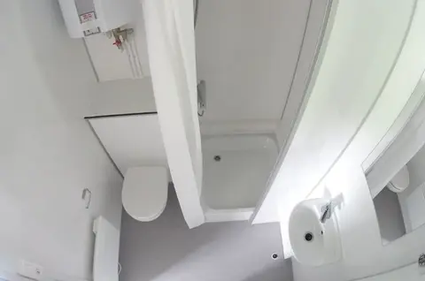 Mobiele woonunit DL730, douche en wc
