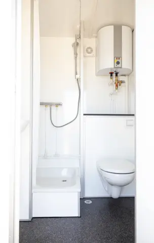 Mobiele woonunit DL732, badkamer met douche, toilet en boiler