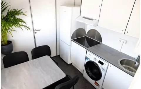 Mobiele woonunit DL732, keuken en eethoek